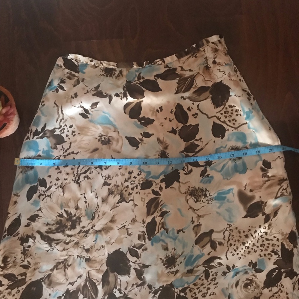 Pre-owed Neiman Marcus Exclusive - 100 Silk Size 4 - Picture 3 of 4